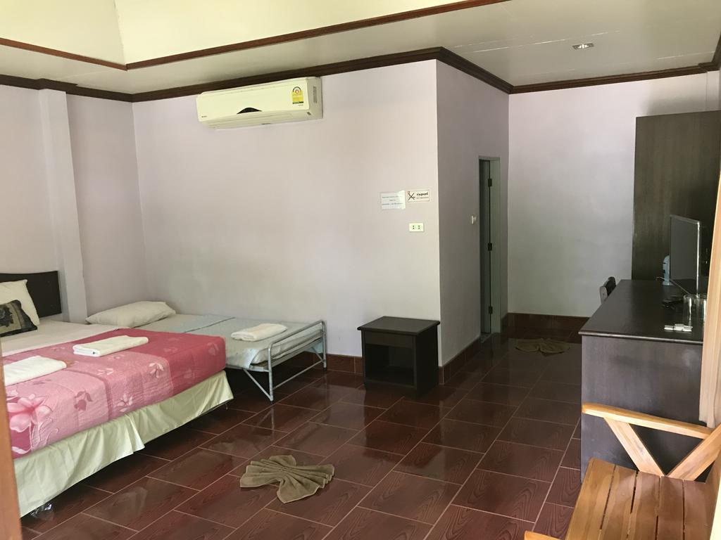 Cashew Nut Bungalows Hotel Ao Nang Exterior photo